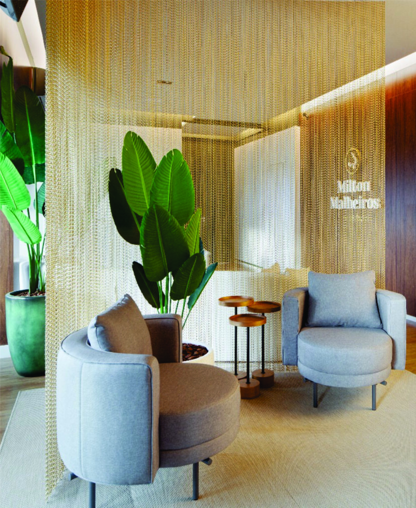 Consultório com divisória de correntes Dropiron