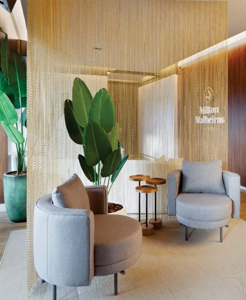 Consultório com divisória de correntes da Dropiron