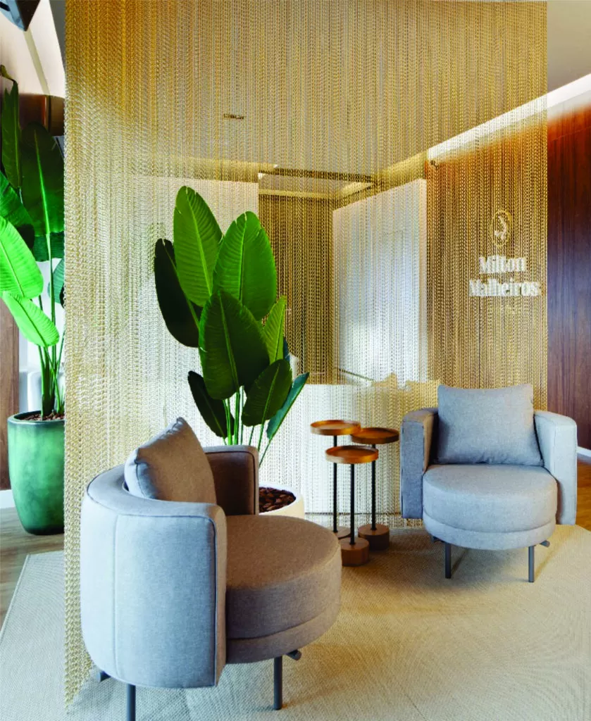 Consultório com divisória de correntes Dropiron