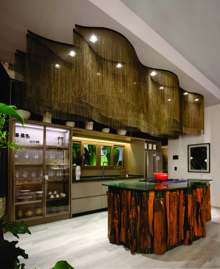 Decoração de correntes Dropiron em teto em cozinha de apartamento