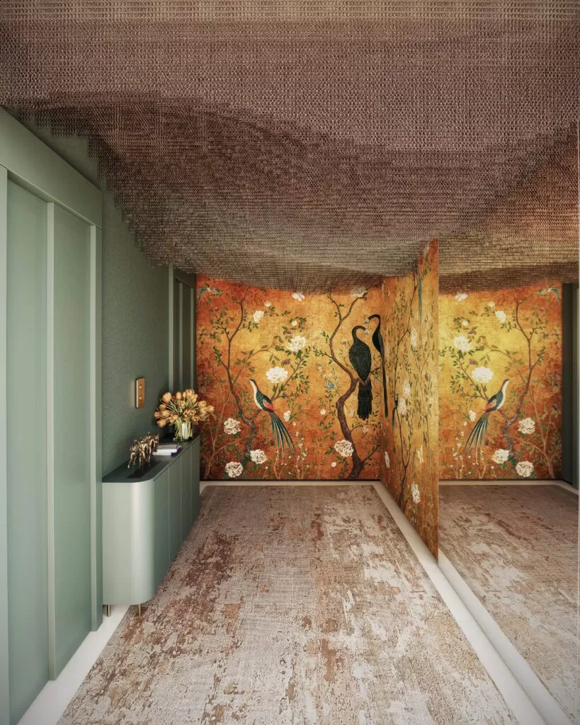 Decoração de correntes Dropiron em teto de ambiente com parede pintada com desenhos de pássaros