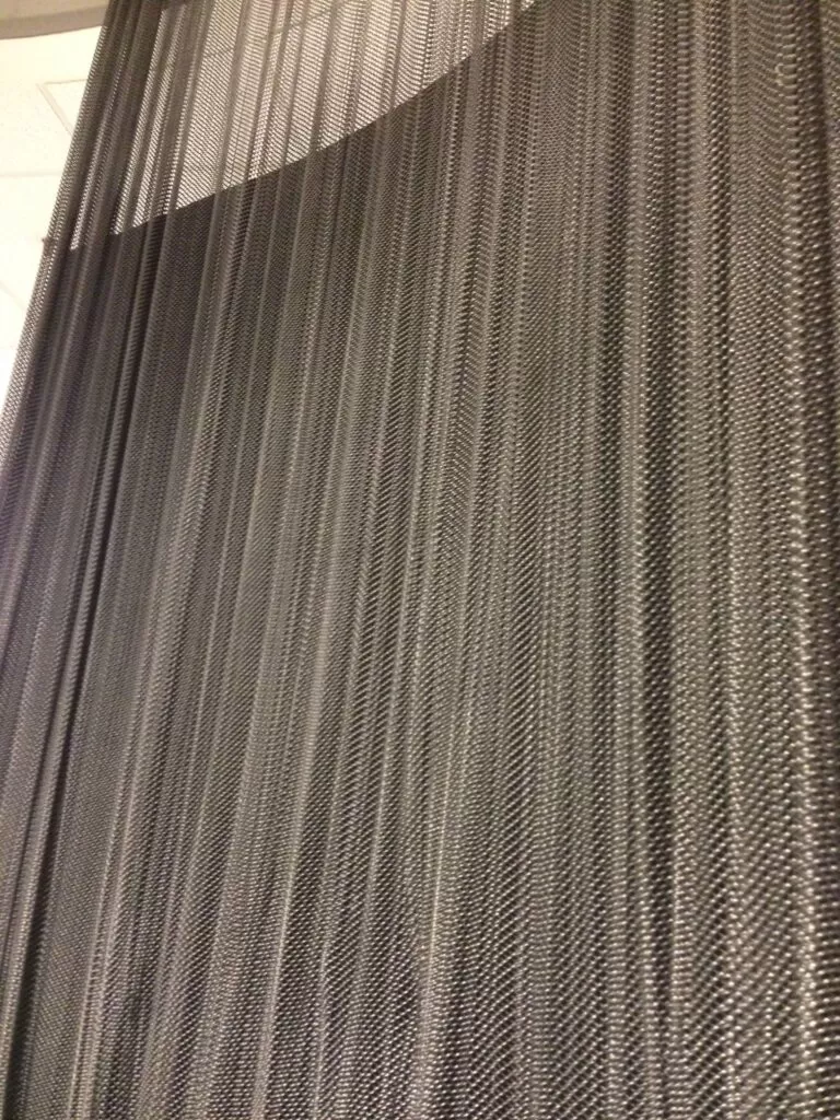 Cortina de malha metálica cinza Dropiron